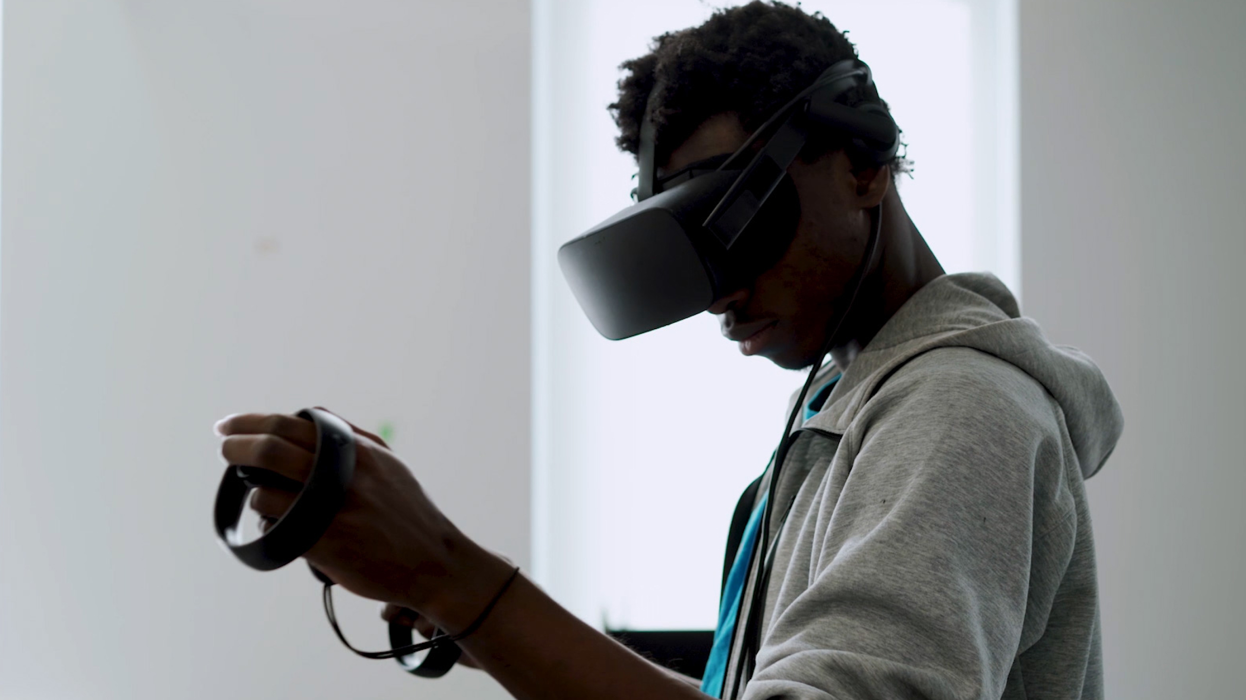 A student wears VR goggles.